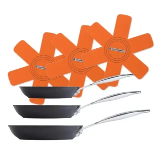 Le Creuset Bratpfanne 3er Aktion-Set Alu flach antihaft + Pfannenschutz