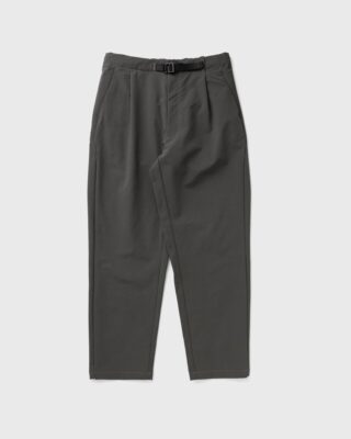 One Tuck Tapered Stretch Pants