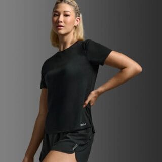 2XU Aero Mesh Tee Damen L - Leichte, atmungsaktive Lauf-T-Shirt für Training und Wettkämpfe in Schwarz