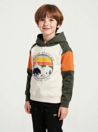 Blue Seven Kapuzensweatshirt, mit großem Adventure-Frontmotiv und im Colorblocking-Look