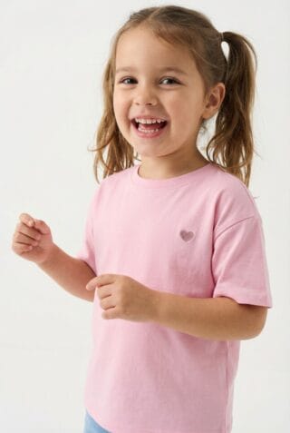 KIDS ONLY Kurzarmshirt "KOGMAIKEN LIFE CROPHEART SS TOP JRS NOOS" mit kleinem Herzchenmotiv auf der Brust