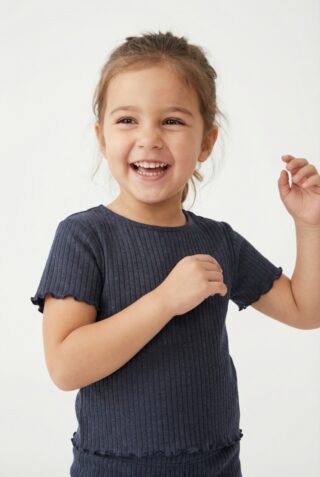 KIDS ONLY T-Shirt "KOGNELLA S/S O-NECK TOP NOOS JRS" mit süßer Wellenkante