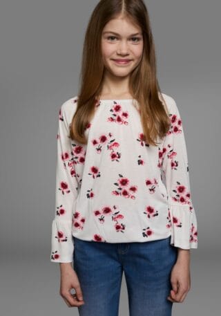 KIDSWORLD Carmenshirt "Viskose-Shirt" weite Passform, mit Blumenmuster und Aufdruck, Carmenausschnitt