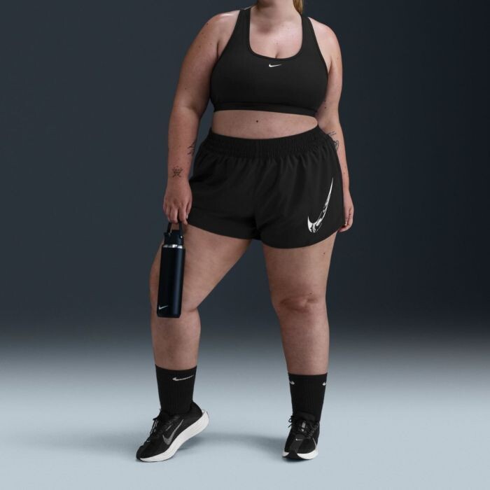 Nike One Dri-FIT Swoosh Shorts (Plus Size) Gr. 1X - Bequeme Laufshorts für Frauen in Schwarz