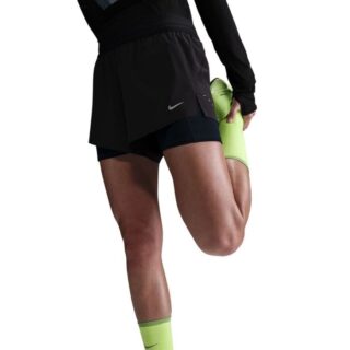 Nike Swift Shorts Gr. L - Leichte Shorts für Damen zum Laufen und Training in Schwarz