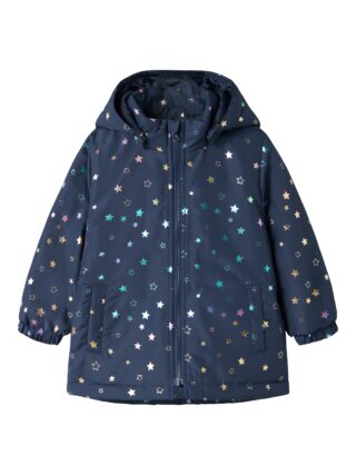 Name It Outdoorjacke "NMFMAXI JACKET PA FOIL AOP NOOS" mit Kapuze Kunstfaser, wasserabweisend und mit abnehmbarer Kapuze