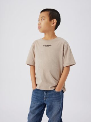 Name It T-Shirt "NKMBRODY SS NREG TOP NOOS" mit dezentem 3D-Frontmotiv