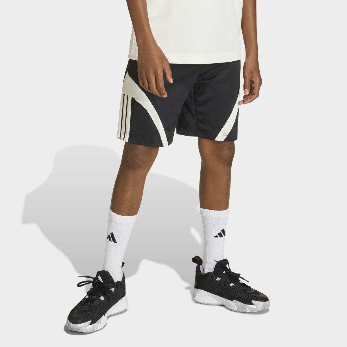 adidas Sportswear Shorts "HOUSE OF TIRO" Kinder Shorts, sportlicher Stil, mit Kordelverschluss