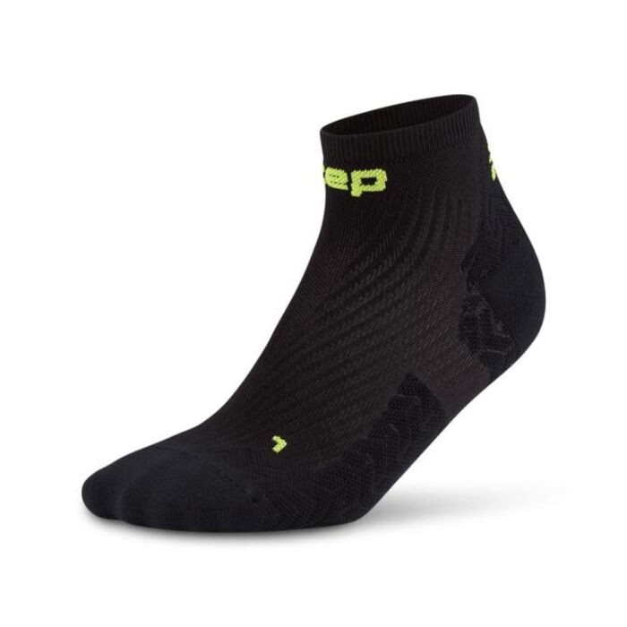 CEP Core Run Ultralight Kompressionssocken Low-Cut 39-42 Schwarz für verbessertes Lauf- und Trainingserlebnis