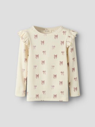 Lil Atelier Langarmshirt "NMFGAVO EKO LS SLIM TOP LIL NOOS" mit Rüschen, weiche Jersey Rippqualität, Slim Fit