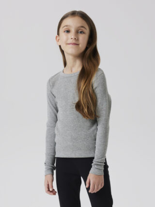 Name It Langarmshirt "NKFNAKAL LS TOP NOOS" in Basic-Form und leicht gerippter Qualität