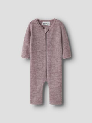 Name It Schlafanzug "NBFWANG WOOL NEEDLE NIGHTSUIT SOLID NOOS" aus Wolle, Regular Fit, mit Reißverschluss und Kinnschutz