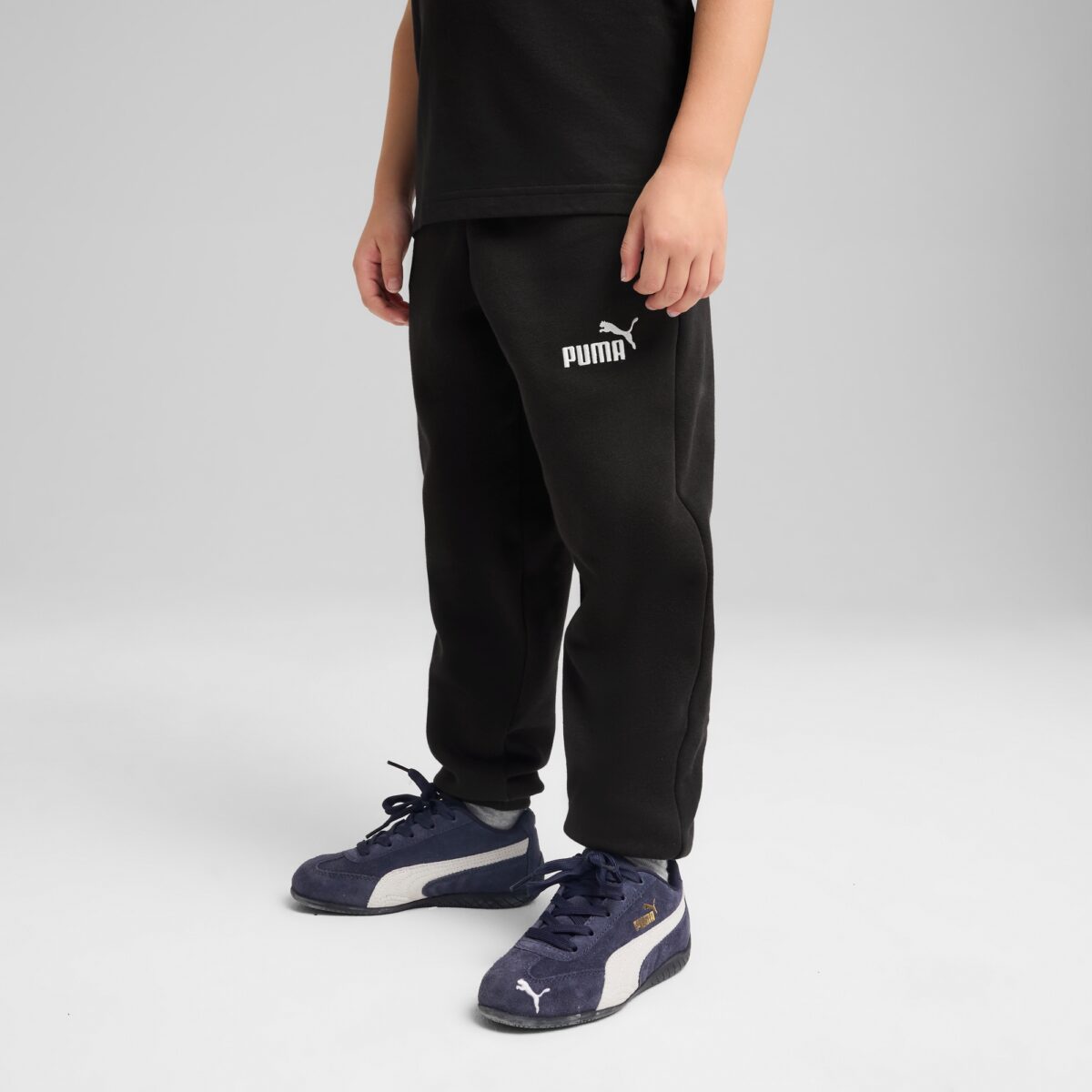 PUMA Trainingshose "ESS SMALL NO1 LOGO SWEATPANTS FL PS" mit Eingrifftaschen, elastischer Bund, Regular Fit, für Kinder